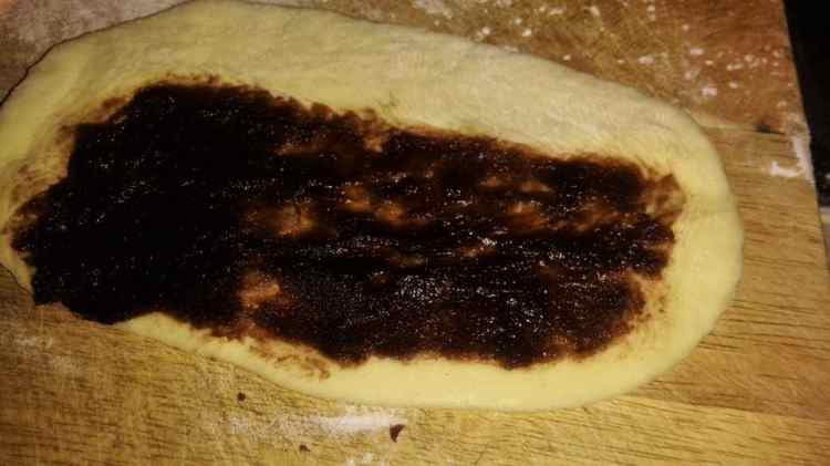 毛毛虫红豆沙夹心面包步骤8