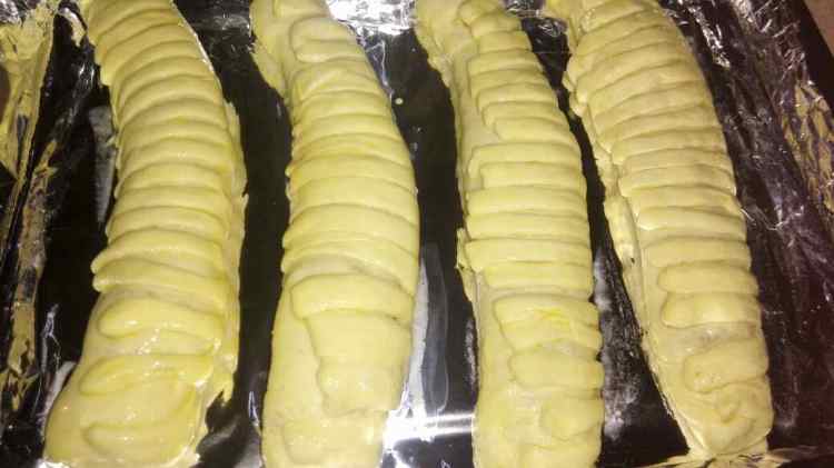 毛毛虫红豆沙夹心面包步骤14