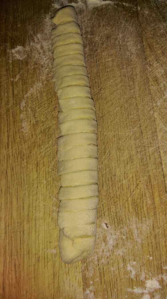 毛毛虫红豆沙夹心面包步骤11