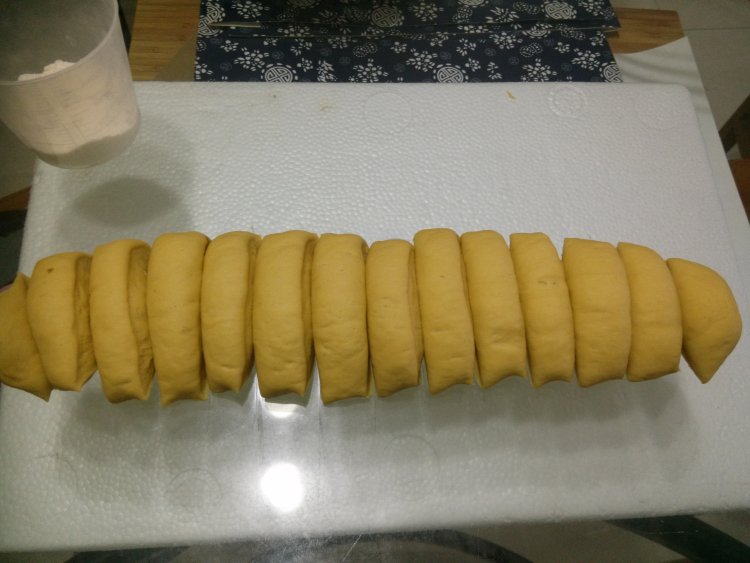 南瓜绣球豆沙包步骤6