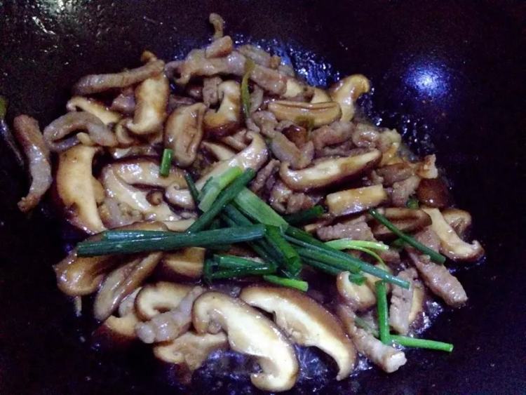 【儿童美食】肉丝炒香步骤11