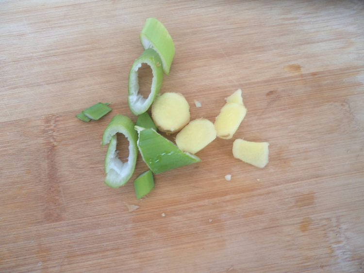 【儿童美食】茄汁虾步骤2