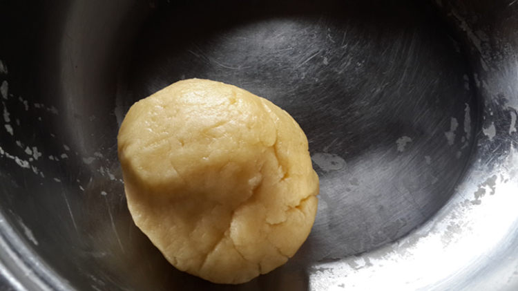 芝麻花生小饼步骤2