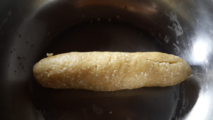 芝麻花生小饼步骤6