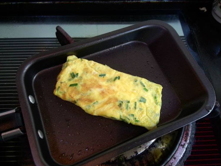 韭菜末煎鸡蛋卷步骤7