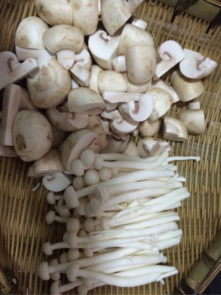 鲜菇排骨汤步骤5