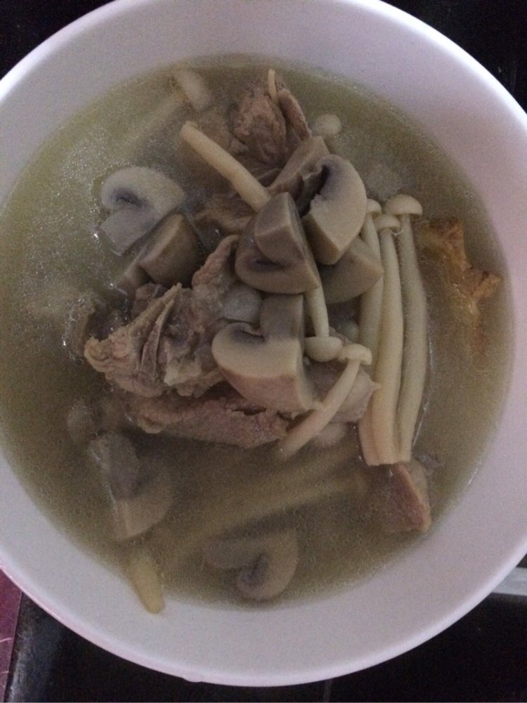 鲜菇排骨汤步骤8