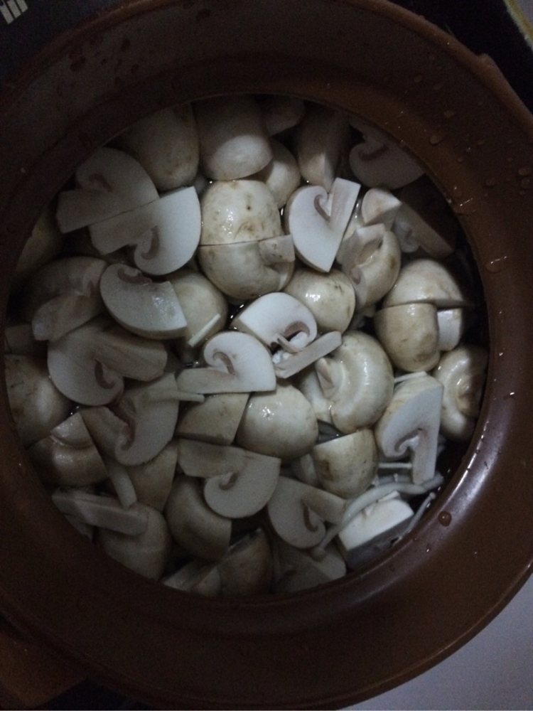 鲜菇排骨汤步骤7