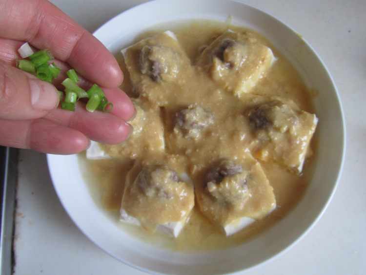 咸蛋黄豆腐酿丸子步骤10