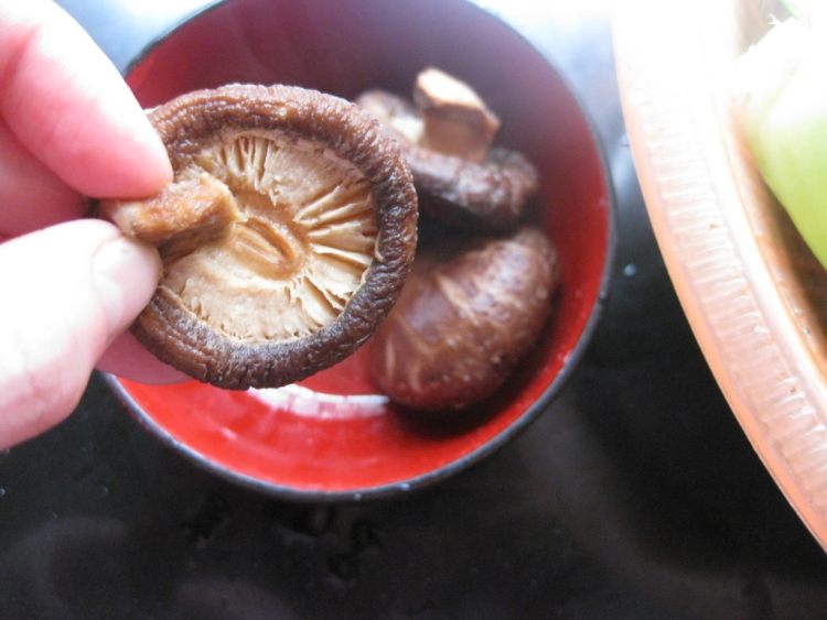 香菇油白菜步骤2