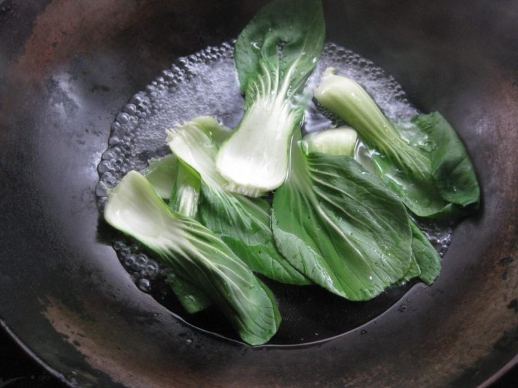 香菇油白菜步骤5