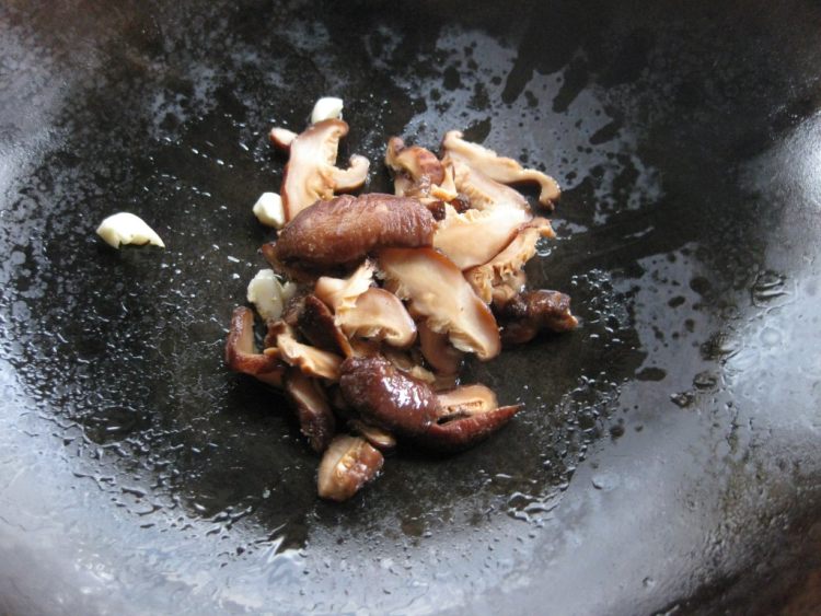 香菇油白菜步骤8