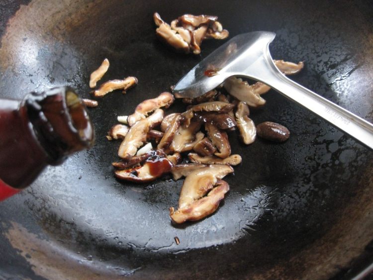 香菇油白菜步骤9