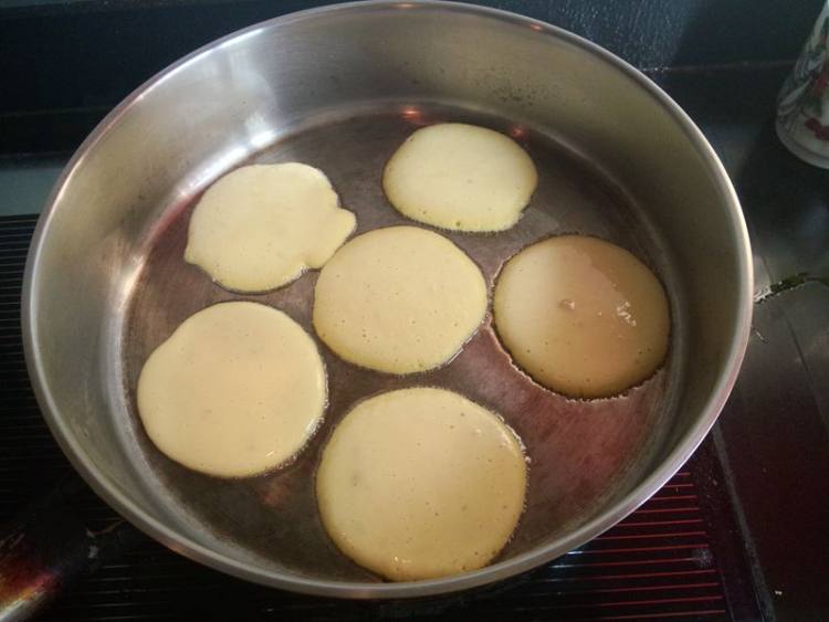 香蕉牛奶煎饼步骤7
