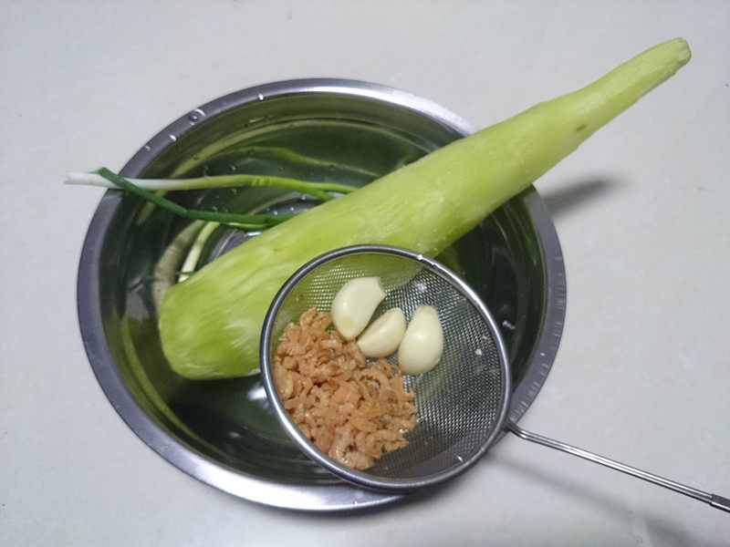 虾米炒莴苣步骤1