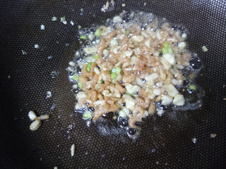 虾米炒莴苣步骤7