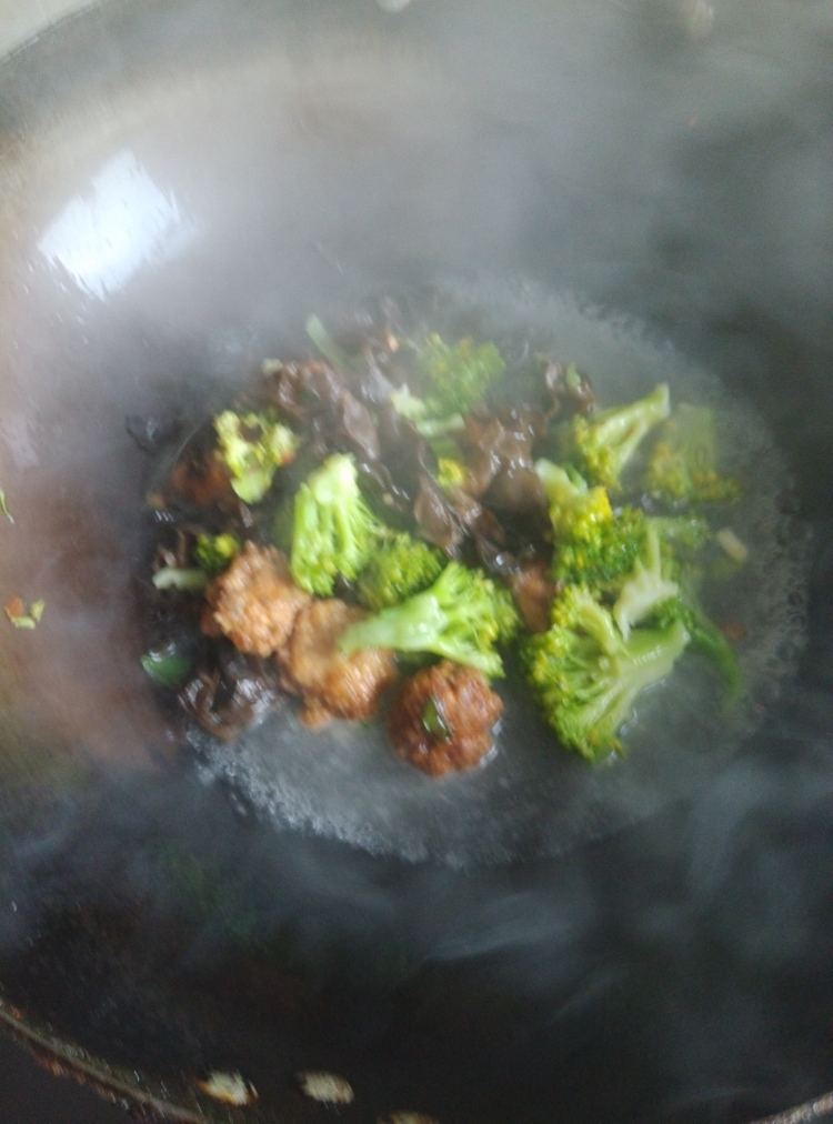 鹌鹑蛋肉丸子烩西兰花步骤10