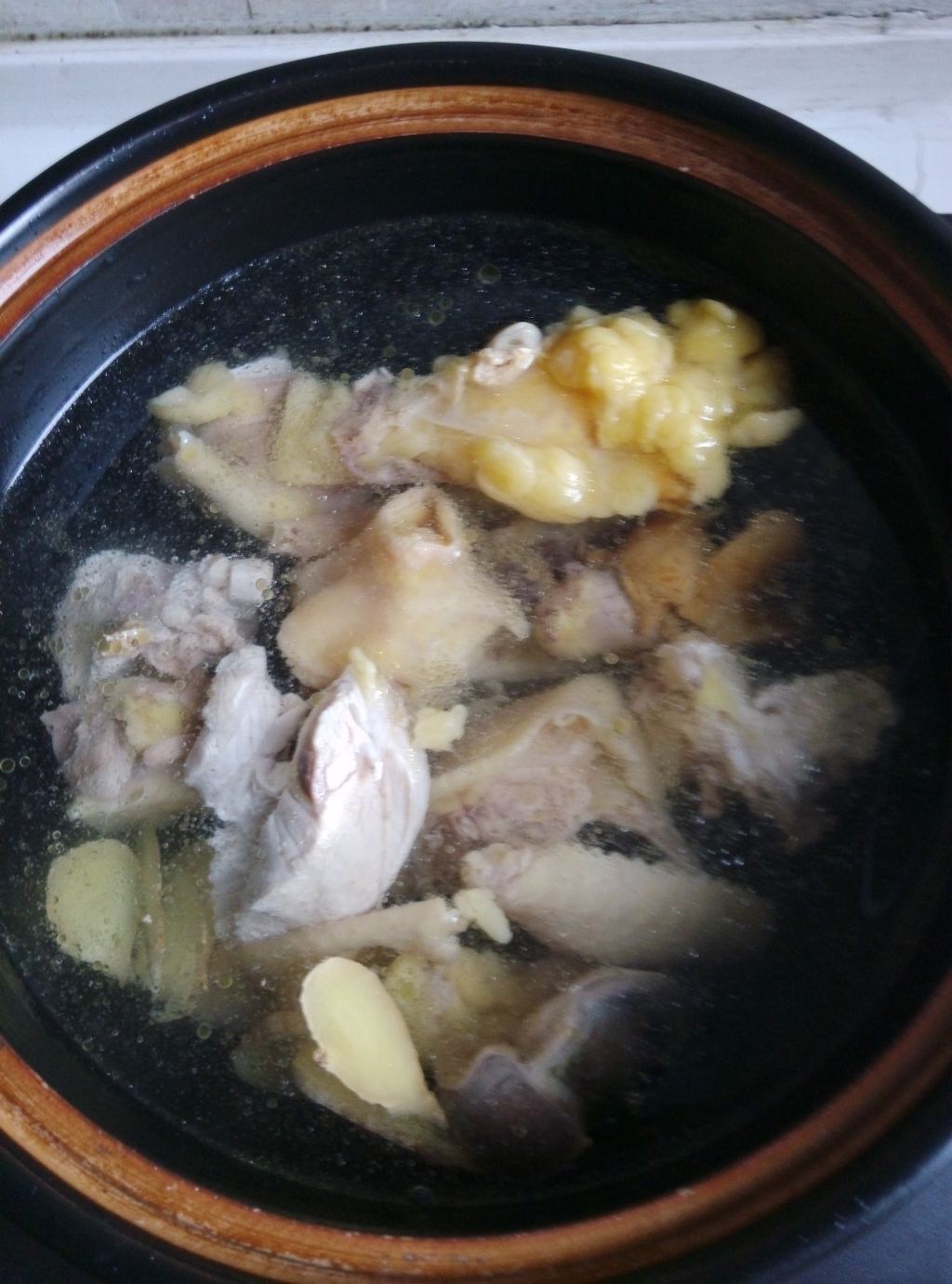 山药香菇炖鸡汤步骤6