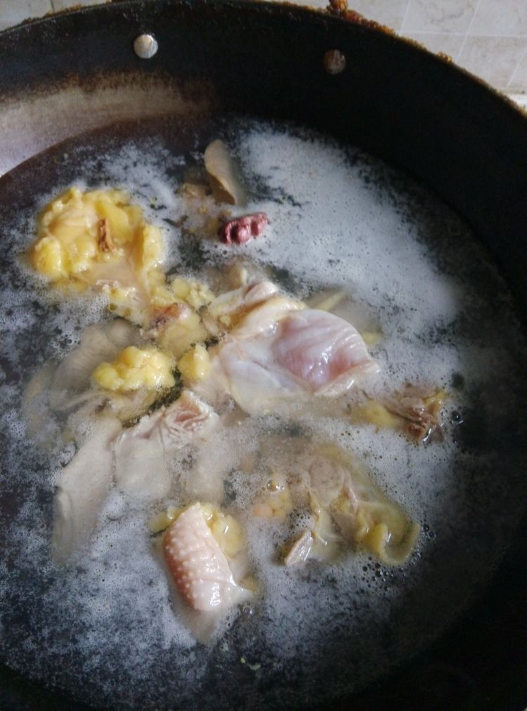 山药香菇炖鸡汤步骤5