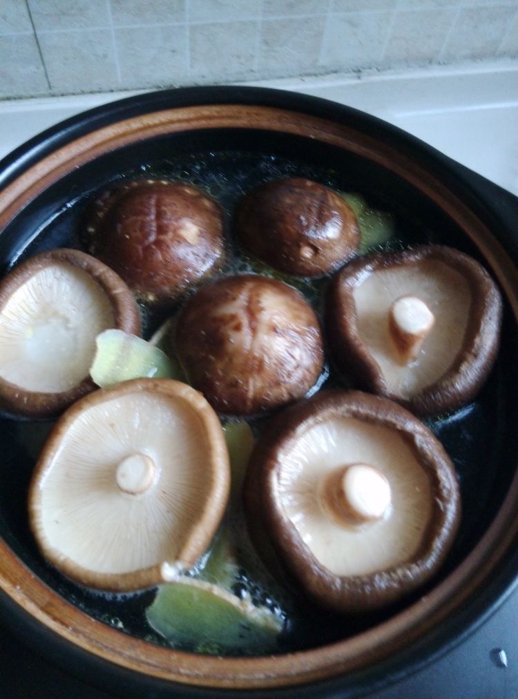 山药香菇炖鸡汤步骤7