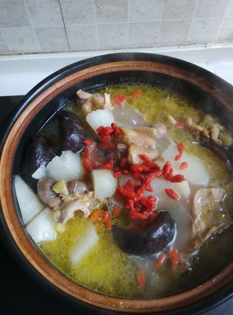 山药香菇炖鸡汤步骤9