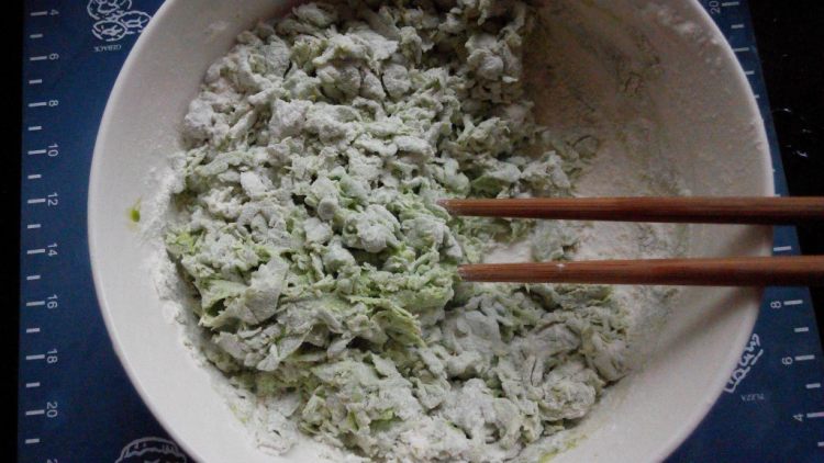 菠菜鲜肉水饺步骤3