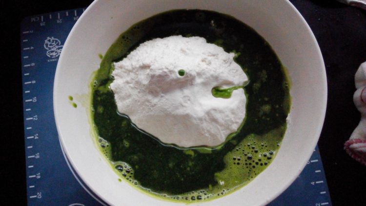 菠菜鲜肉水饺步骤2