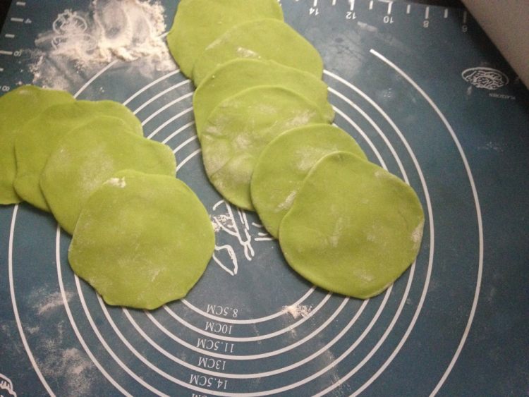 菠菜鲜肉水饺步骤9