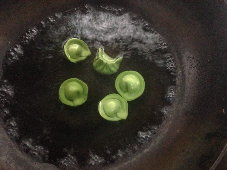 菠菜鲜肉水饺步骤12