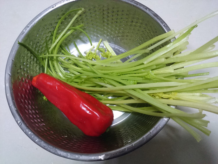 香芹炒猪肚步骤2