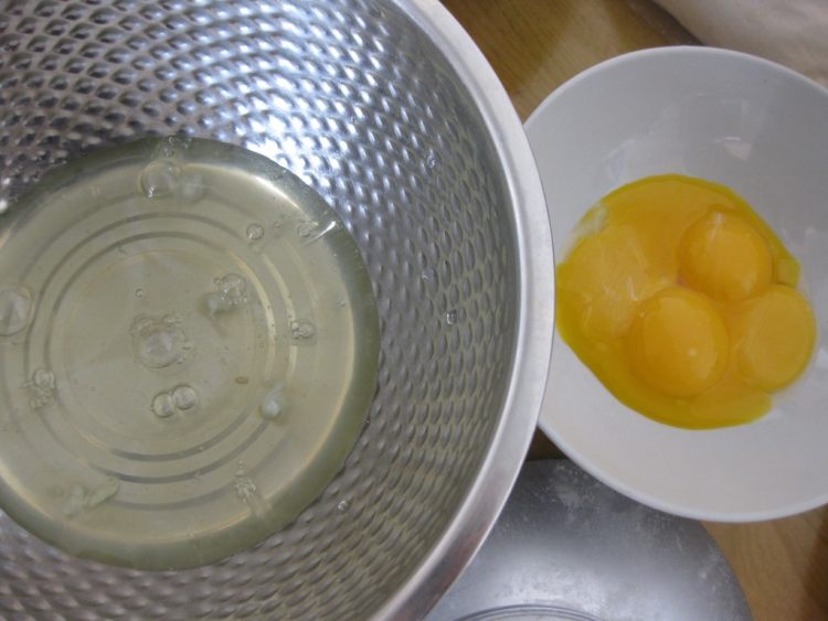 蔓越莓瑞士卷步骤2