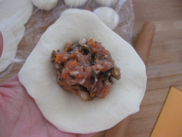 胡萝卜木耳肉包步骤12