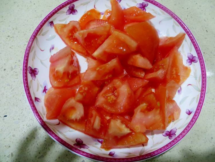 西红柿拌胡萝卜汁面步骤6
