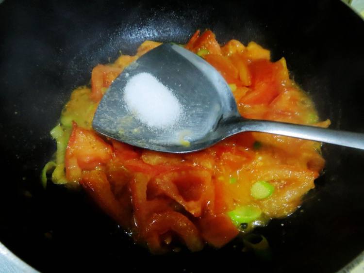 西红柿拌胡萝卜汁面步骤13