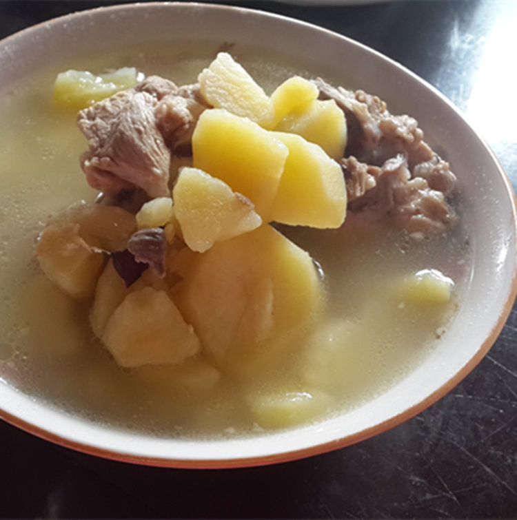 土豆骨头汤步骤5