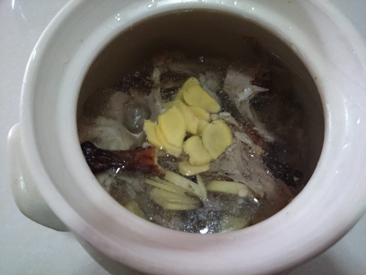 鸭架山药汤步骤2