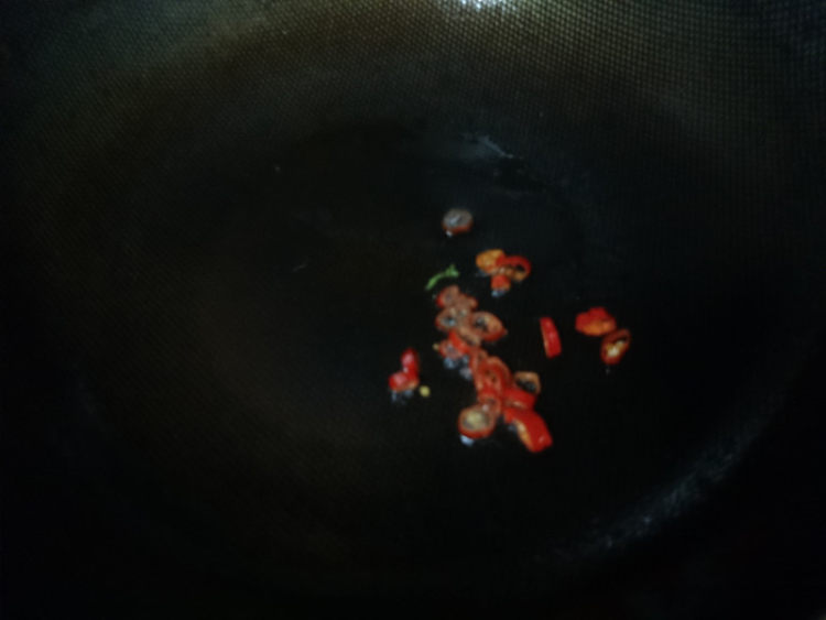 黑芝麻芹菜炒鸡蛋步骤5