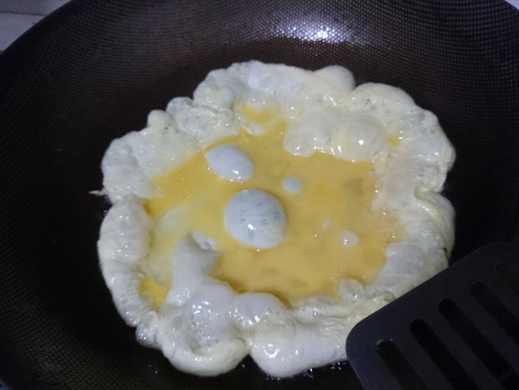 黑芝麻芹菜炒鸡蛋步骤4