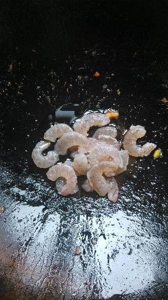 彩豆虾仁步骤5