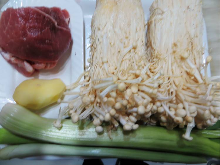 金针菇猪肉馅饼步骤3