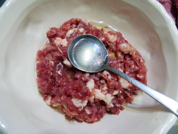 金针菇猪肉馅饼步骤5