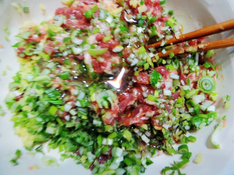 金针菇猪肉馅饼步骤8