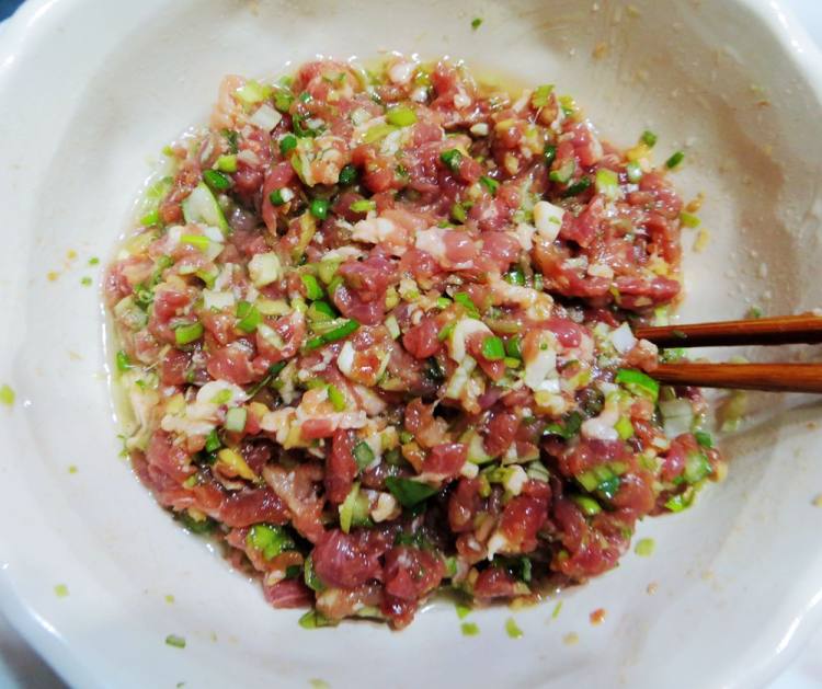 金针菇猪肉馅饼步骤9