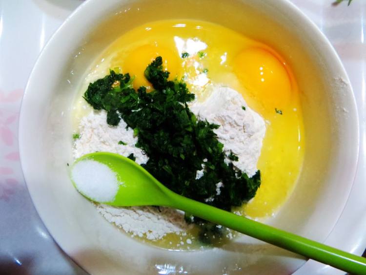 芹菜火腿鸡蛋饼步骤3