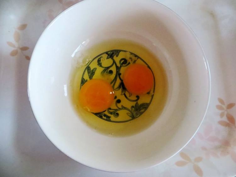 芹菜火腿鸡蛋饼步骤2