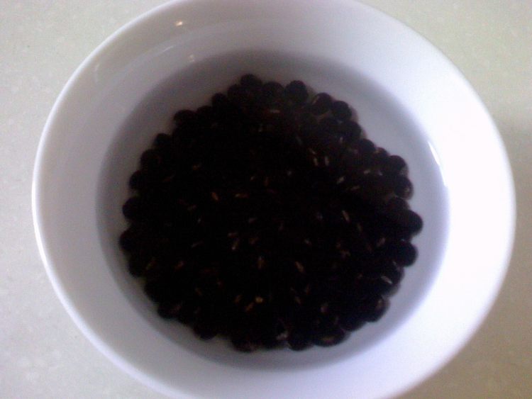 黑豆鲫鱼粥步骤1