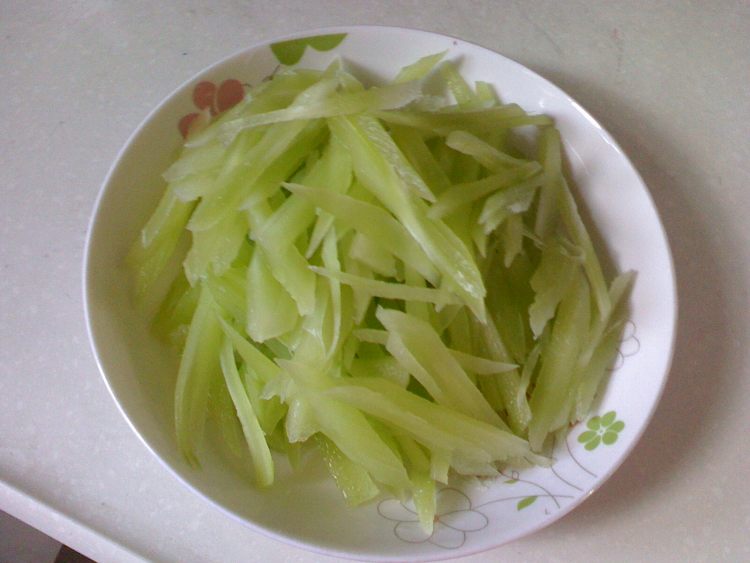 椒丝莴笋步骤1