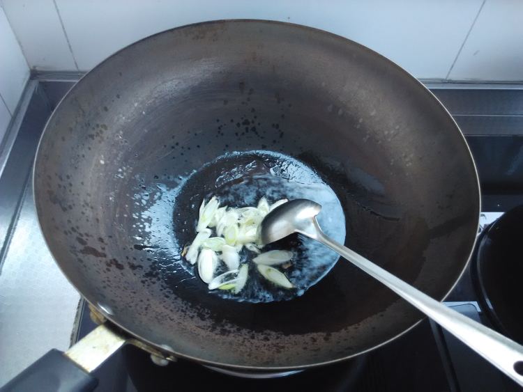虾皮青椒炒白菜步骤3