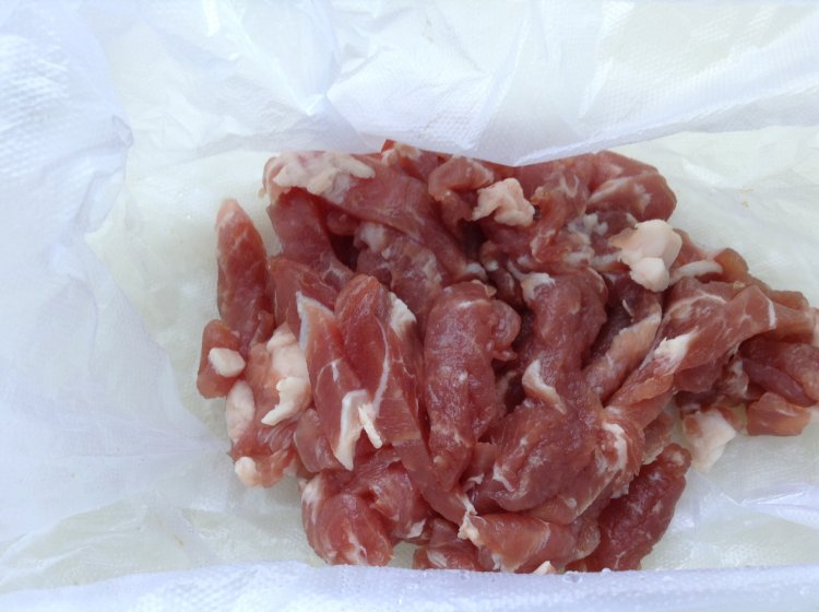 茄子肉丝蛋面步骤2