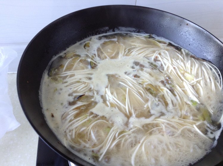 茄子肉丝蛋面步骤9